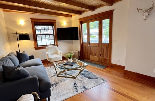 Powell River Apartment | Stunning 2 bedroom loft