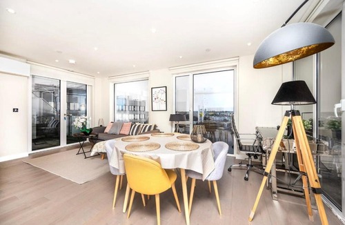 London Borough of Bromley Apartment | Stunning 2BR Apt Bromley Views Terrace