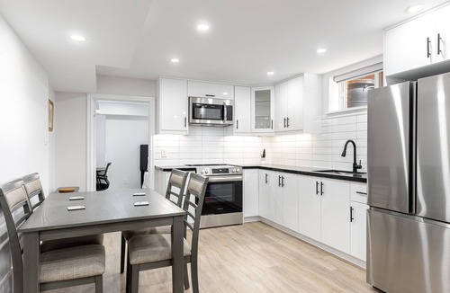Richmond Hill Apartment | Stunning 2BR Lower Level Unit