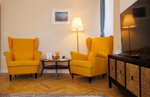 Old City Apartment | Stunning 2BR Old City View