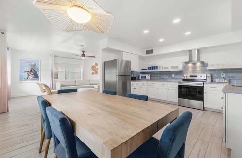 Bay Esplanade House | Stunning 2BR Suite, Just Steps to the Beach