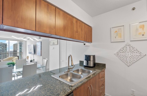 Brickell Apartment | Stunning 3 Beds/2 Baths 34th Floor Corner Unit In Brickell- Pool/Fitness/Parking