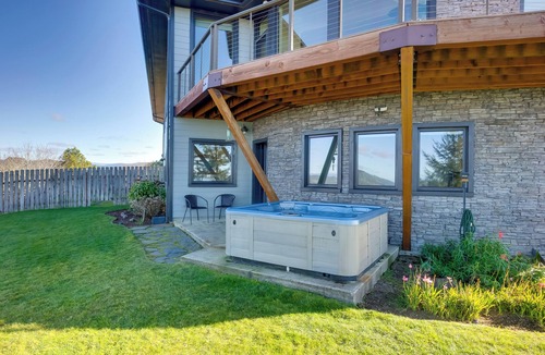 Smith River Apartment | Stunning 360 Ocean Views, Near Redwoods NP!