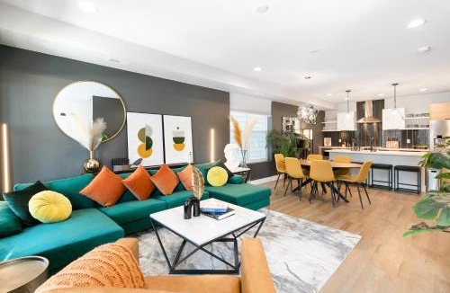 West Colfax House | Stunning 3BD 3.5 BA - 10 Min to Downtown! Garage!