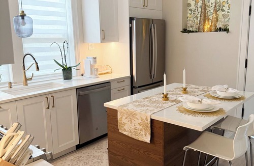 North Park Apartment | Stunning 3bdrm, steps to North Eastern University, Luxurious, Gourmet kitchen🌟