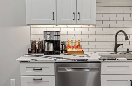 Georgetown House | Stunning 3BR Cottage, Fire Pit, Near Horse Park, Walkable to Downtown