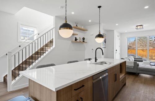 Tuxedo Park Apartment | Stunning 3BR Luxury Home Downtown Corner Views