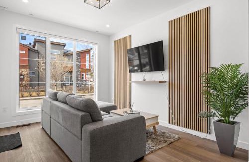 Mount Pleasant Apartment | Stunning 3BR Luxury Home Downtown Views