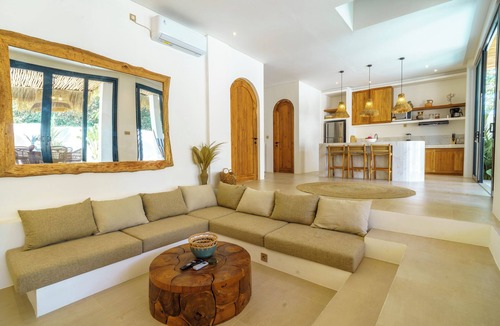 Jimbaran Villa | Stunning 3BR Villa Rooftop Pool 3min to Beach Balangan