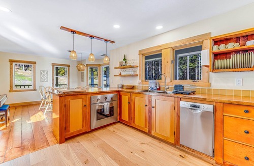 Little River House | Stunning 3BR with ridge top views and hot tub