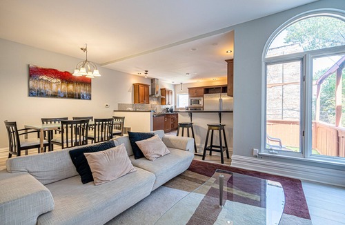 The Beaches House | Stunning 3brm Apartment with rooftop patio in the Beaches Area of Toronto
