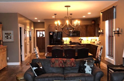 Fraser House | Stunning 4 bedroom/5 bath 3400 square foot home with awesome Mountain View’s