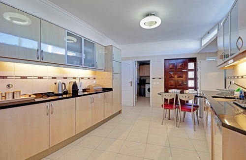 Vale do Garrao Villa | Stunning 4 large bed 4 bath + heated pool nr Garrao, Ancao beaches + Val do Lobo