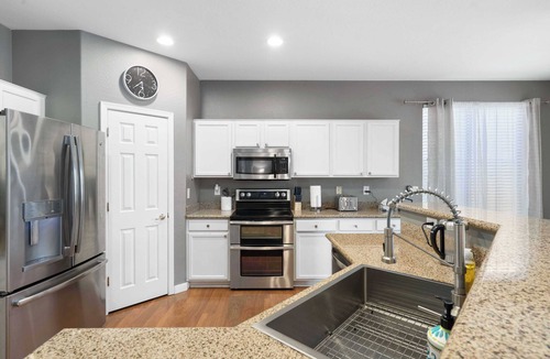 Anthem West House | Stunning 4BR Home｜Dedicated Workspace, Spacious Backyard & Pet-Friendly #41697