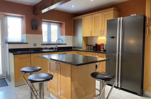 Pagham House | Stunning 5 bedroom family home just 5 mins to the beach!