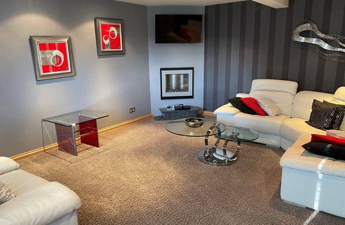 Pagham House | Stunning 5 bedroom family home just 5 mins to the beach!