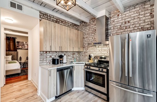 University City House | Stunning 5BDR-5BTH Duplex w/Outdoor Space Sleeps16