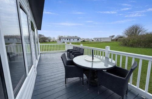 Mappleton Ski Chalet | Stunning 6 Berth Lodge For Hire At Skipsea Sands In Yorkshire Ref 41077Wf
