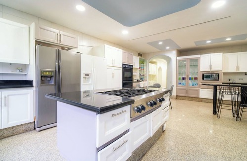 El Poblado Apartment | Stunning 9-BR PH with Spa, Concierge, Breakfast & WiFi in Medellín