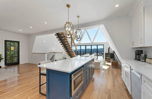 Campton House | Stunning A-Frame w/Hot Tub · Mtn View · Fire Pit · BBQ Grill