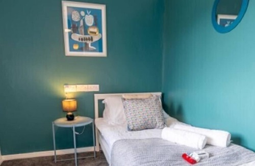 Sutton-in-Ashfield House | Stunning Abode in Ashford - Sleeps 7
