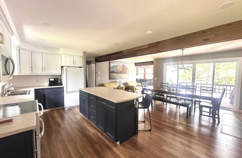 Arden Cottage | Stunning and Spacious 5 Bedroom LakeHouse with 3 King Beds, 5 Bedrooms, Arcade