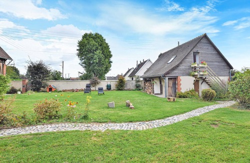 Le Mesnil-Esnard Apartment | Stunning apartment in Le Mesnil-Esnard with WiFi