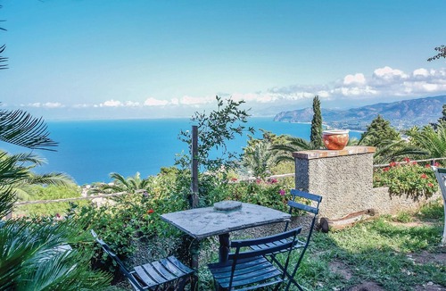 Gioiosa Marea Apartment | Stunning apartment in Gioiosa Marea ME