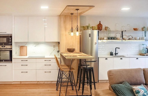 Vimianzo Apartment | Stunning apartment in Vimianzo with WiFi