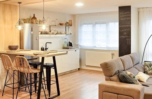Vimianzo Apartment | Stunning apartment in Vimianzo with WiFi