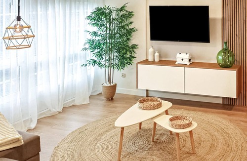 Vimianzo Apartment | Stunning apartment in Vimianzo with WiFi