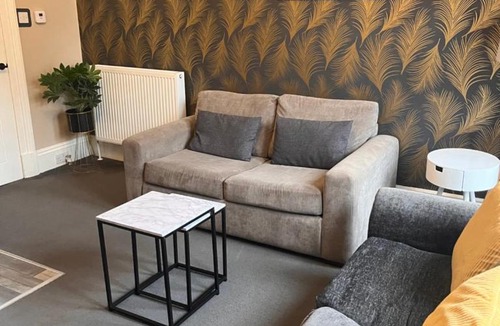 Dundee Apartment | Stunning apartment on Perth Rd-mins from City Centre Dundee