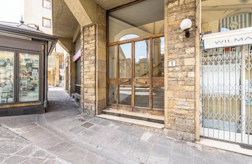 San Giovanni Apartment | Stunning Apartment with Ponte Vecchio and Arno River Views