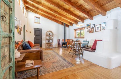West Manhattan House | Stunning Artful Adobe - Super Walkable Location - Cozy and Comfortable