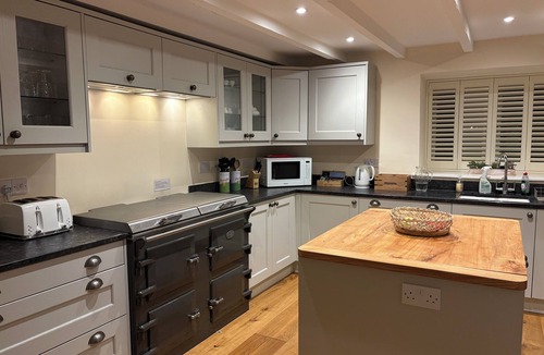 West Down House | Stunning Barn Conversion | Hot Tub | Log Burner | Near Woolacombe & Croyde Beach