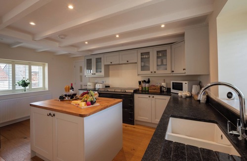 West Down House | Stunning Barn Conversion | Hot Tub | Log Burner | Near Woolacombe & Croyde Beach