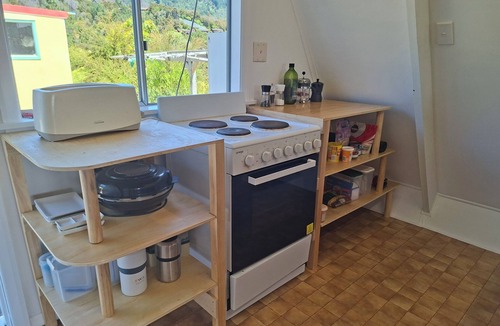 Kaiteriteri House | Stunning Beach & Forest 360 Views - close to the beach and mountain bike park!