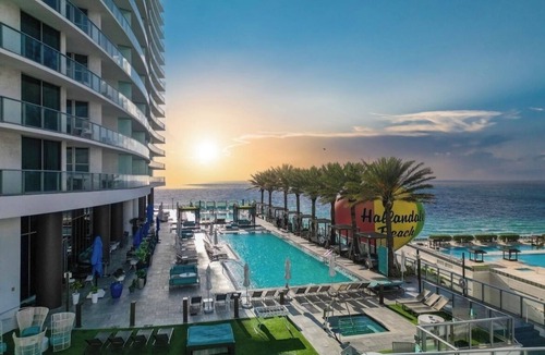Hollywood South Central Beach Apartment | Stunning Beach Front Condo - Ocean View - Heated Pool/Spa - Beach Access