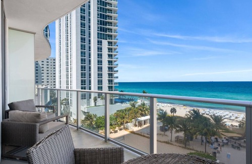 Hollywood South Central Beach Apartment | Stunning Beach Front Condo - Ocean View - Heated Pool/Spa - Beach Access