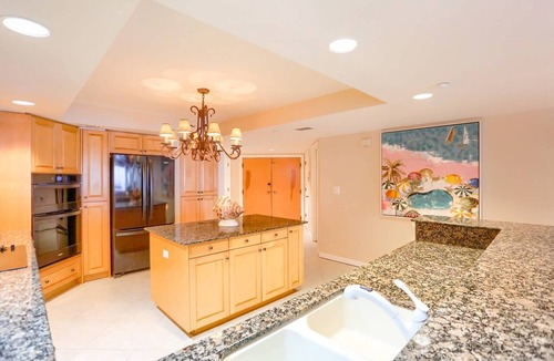 Redington Beach Condo | Stunning Beachfront, Huge Balcony, W/D, Free Wi-Fi & Cable, BBQ, 2 Pools, Hot Tub ~ 110 La Contessa