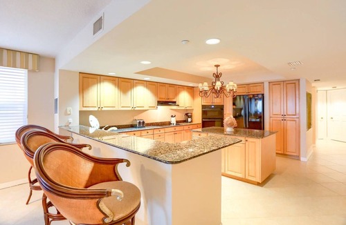 Redington Beach Condo | Stunning Beachfront, Huge Balcony, W/D, Free Wi-Fi & Cable, BBQ, 2 Pools, Hot Tub ~ 110 La Contessa