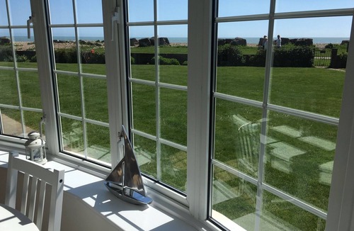 Ferring Apartment | Stunning Beachfront Apartment on Ferring beach