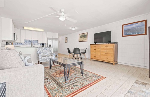 Punaluu Condo | Stunning Beachfront Condo w/Pool & Gym Access