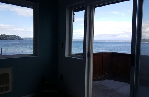 Clinton House | Stunning Beachfront Villa on beautiful Whidbey Island