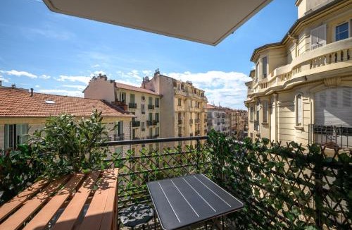 Vernier Apartment | Stunning & Bright - 2 Bedrooms - Parking WiFi/AC