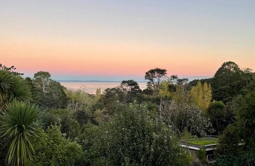 Titirangi House | Stunning Bush View Escape