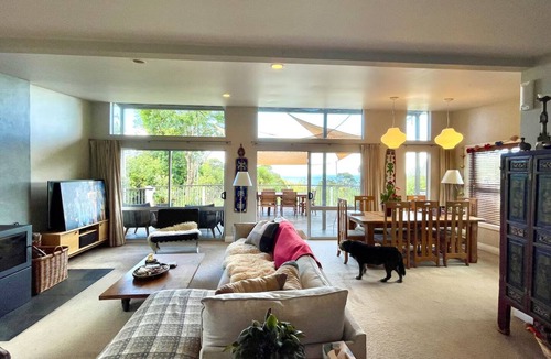 Titirangi House | Stunning Bush View Escape