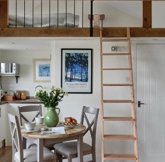 Rogate Apartment | Stunning Cabin with incredible views near Goodwood