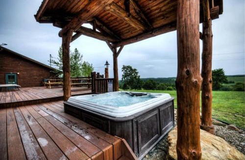 Keene House | Stunning Cedar Log Home with Panoramic Views - Hot Tub - Game Bar & Theatre Rooms