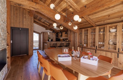 Le Praz Ski Chalet | Stunning chalet with sauna and pets allowed in Courchevel